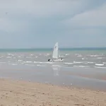 Du Chateau De מלון