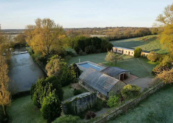 Du Chateau De 3* 퀴네빌