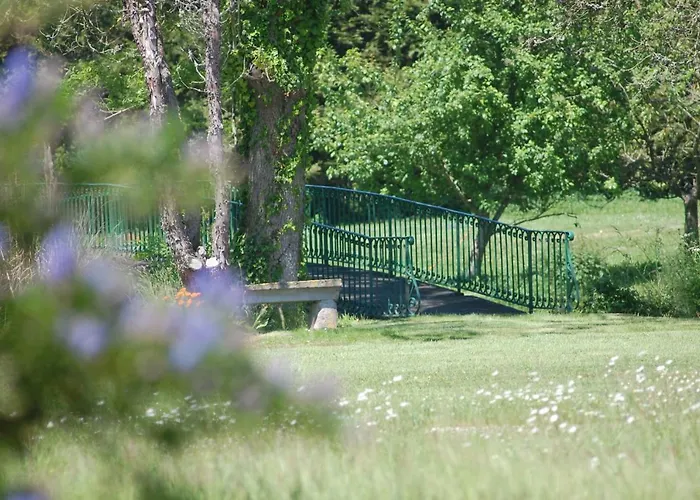 Du Chateau De 호텔 퀴네빌